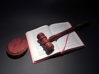 a judges gavel with a law book
